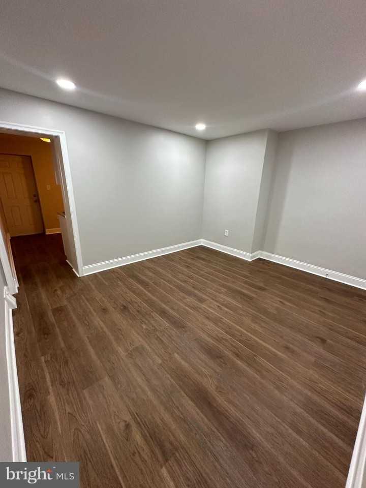 3380 Agate St - Photo 6 of 32