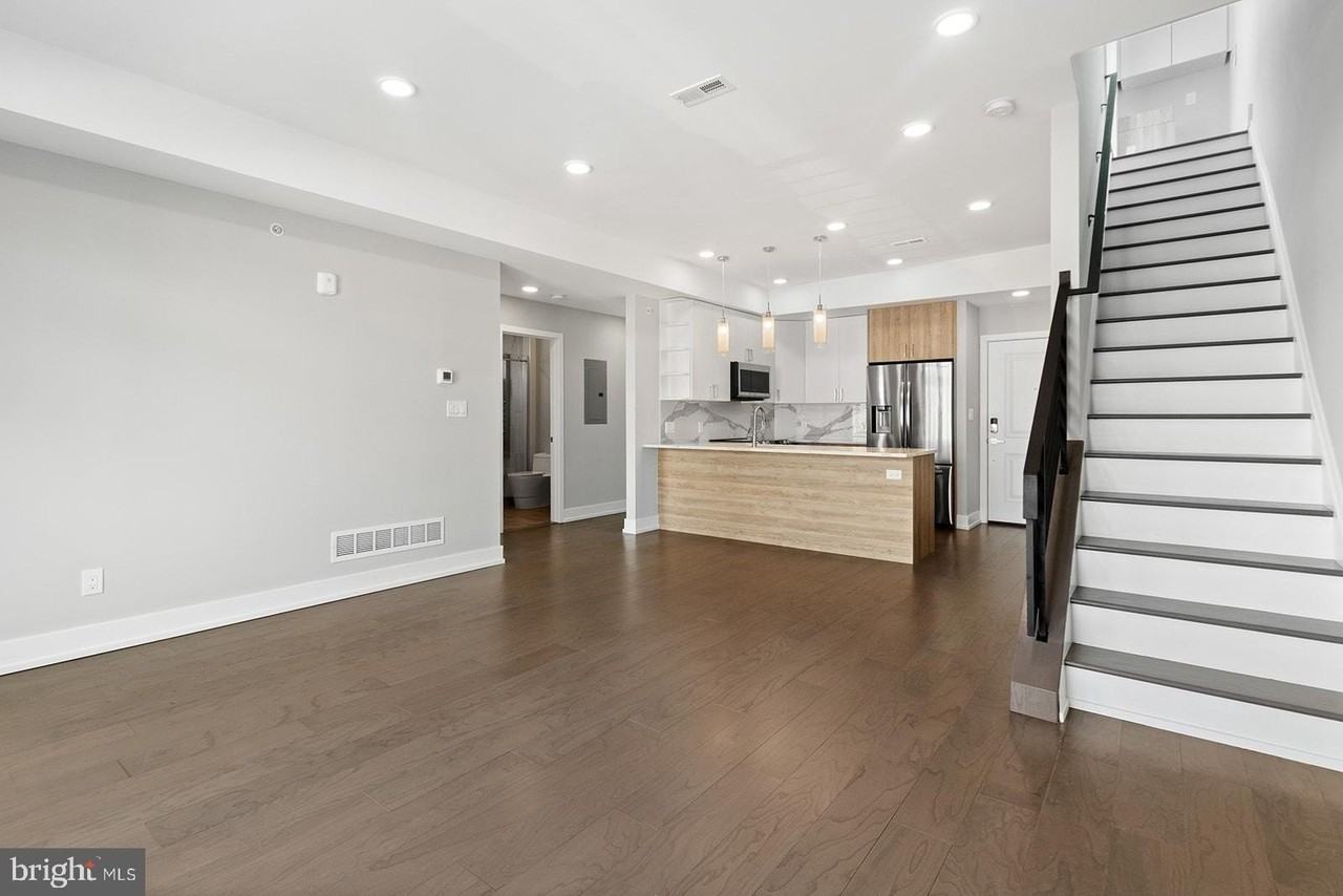 1221 E Berks St #309 - Photo 2 of 50