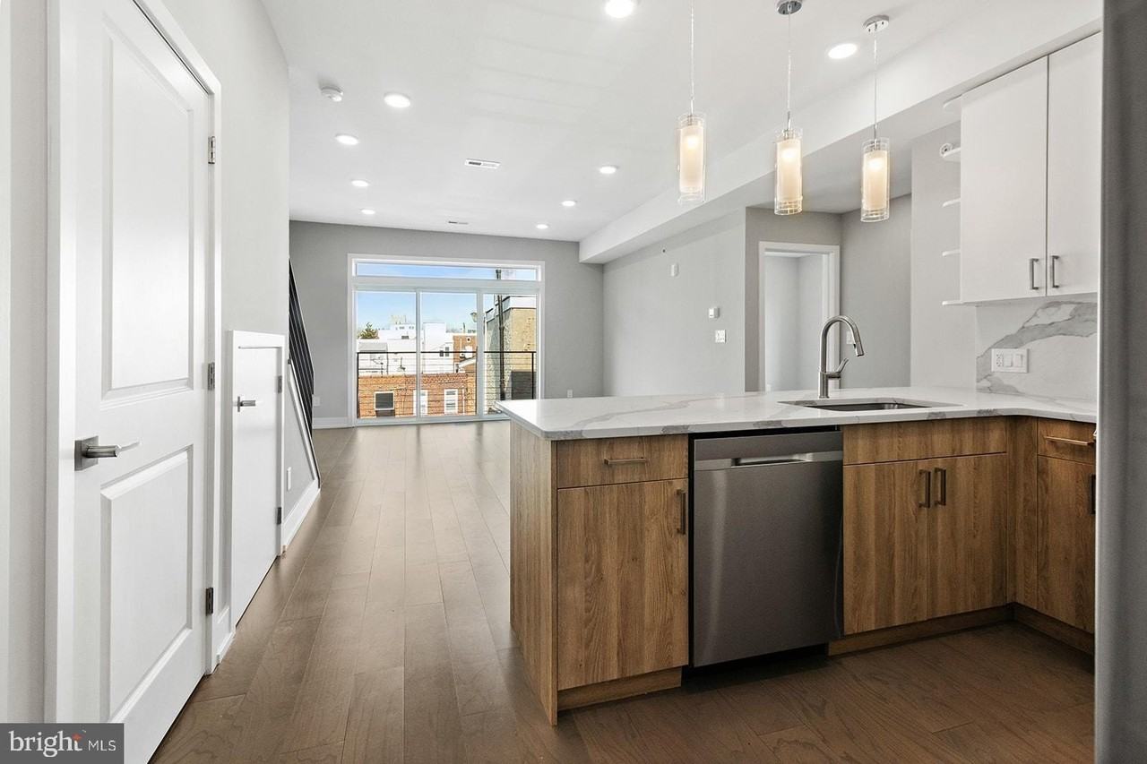 1221 E Berks St #309 - Photo 3 of 50