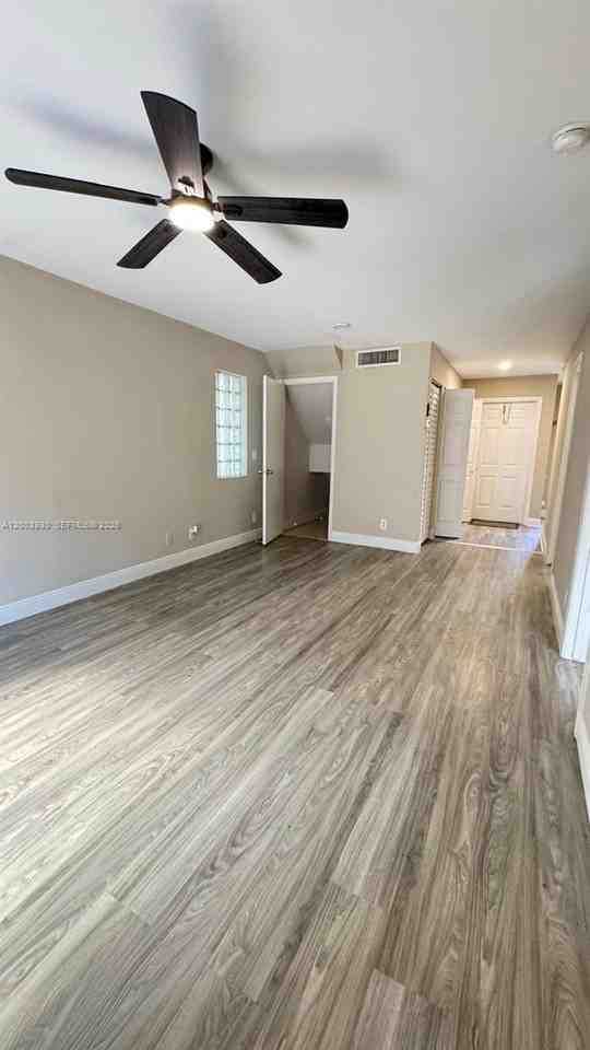 12153 Nw 36th Pl - Photo 4 of 8