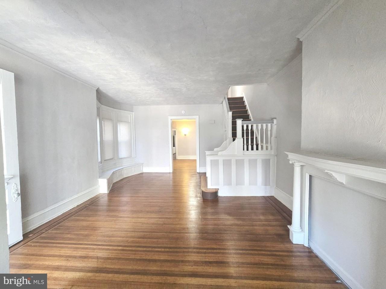 5222 Webster St - Photo 5 of 29
