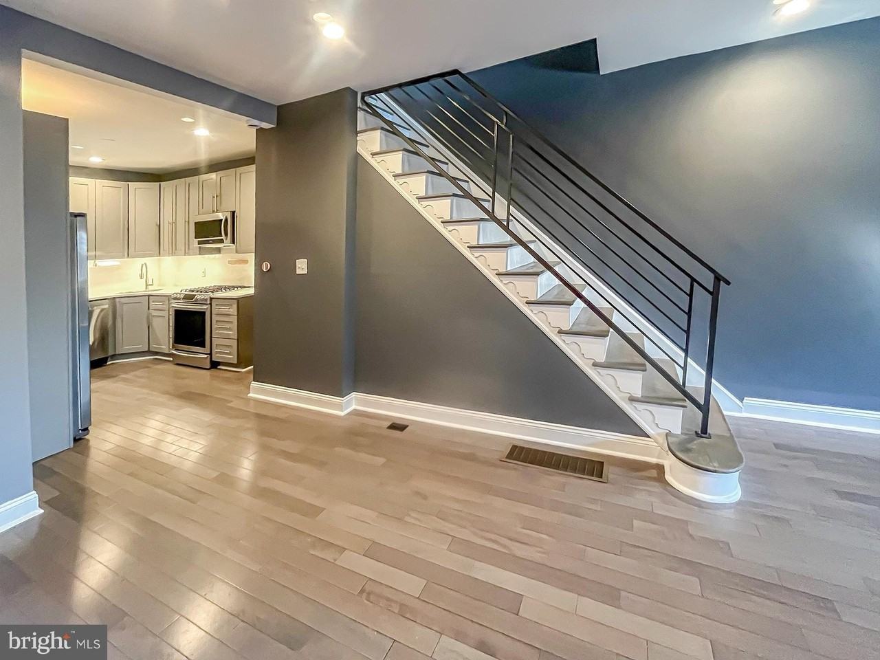 2866 Cedar St - Photo 4 of 32