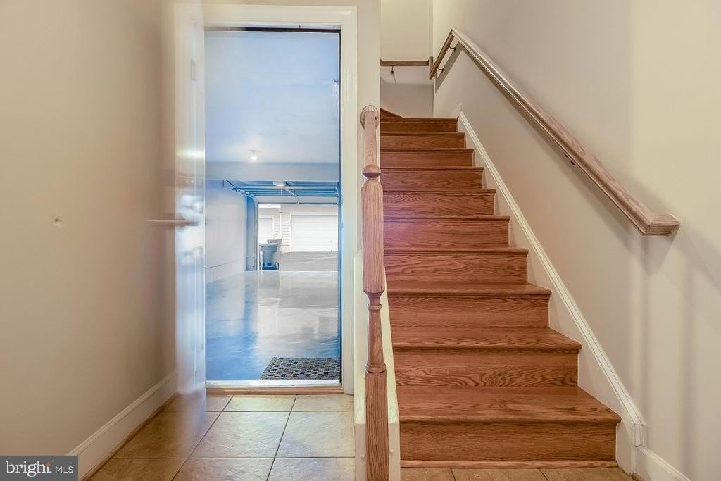 3347 Kemper Rd - Photo 3 of 23