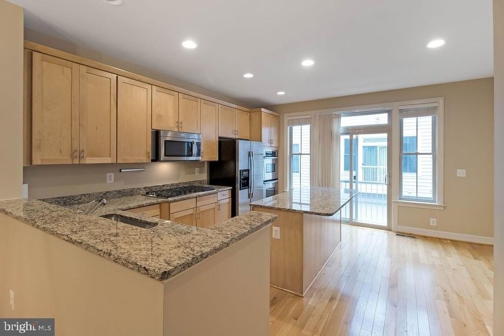 3347 Kemper Rd - Photo 4 of 23