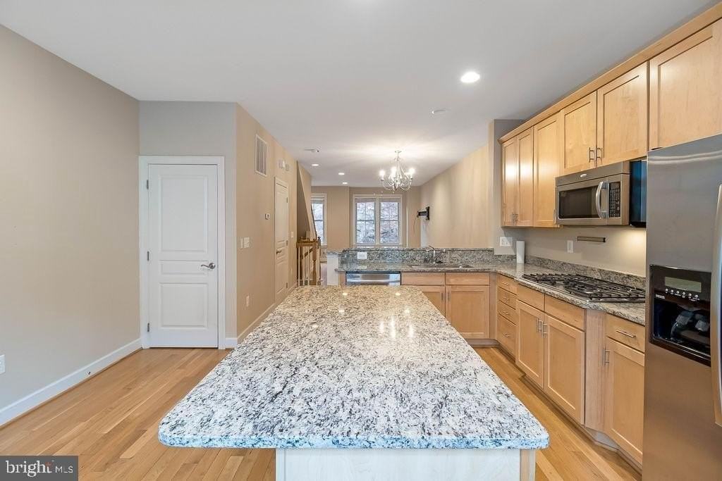 3347 Kemper Rd - Photo 5 of 23