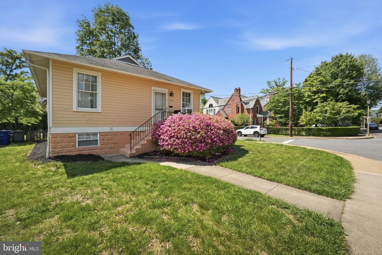 524 N Kenmore St - Photo 3 of 30