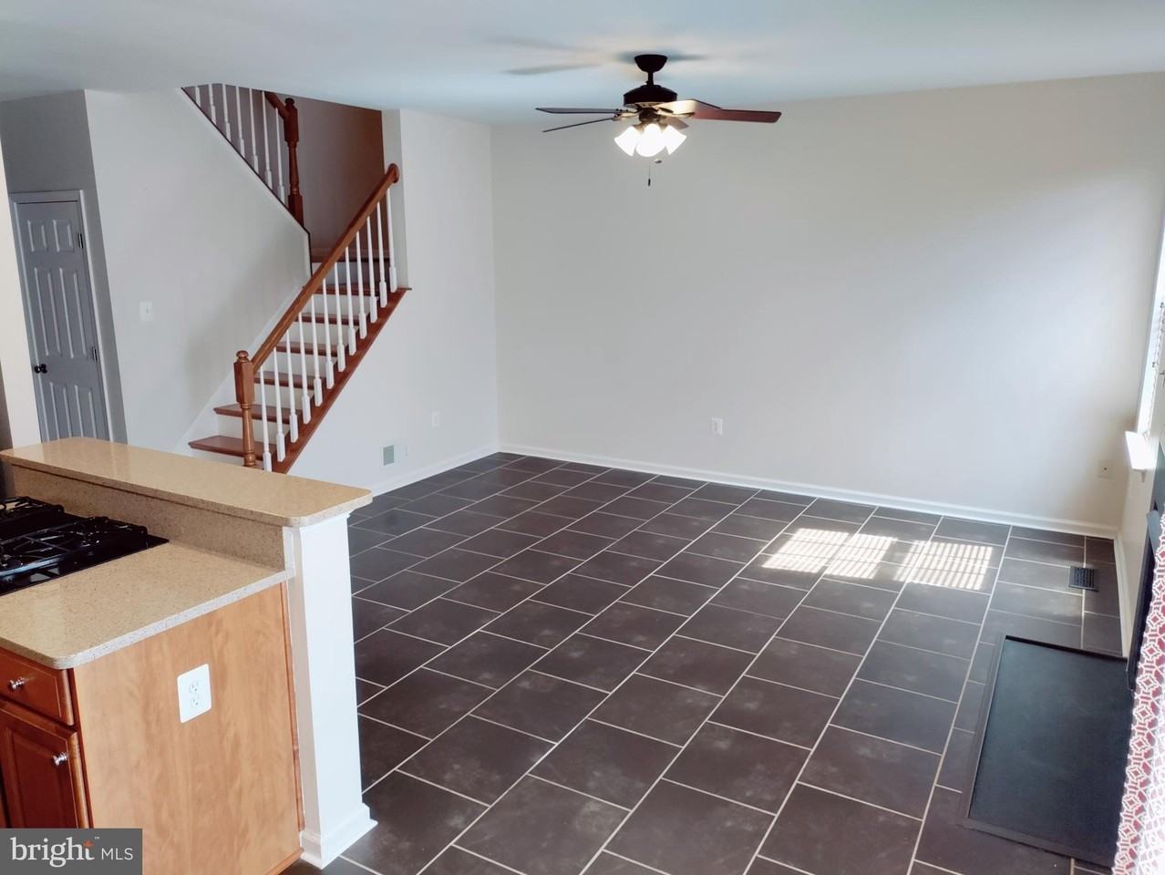 1202 Ellis Ave - Photo 4 of 27