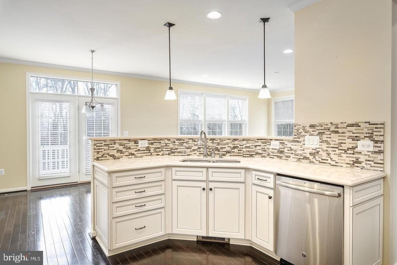 10625 Legacy Ln - Photo 3 of 20