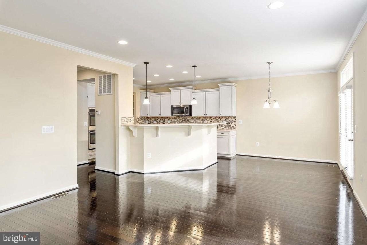 10625 Legacy Ln - Photo 5 of 20
