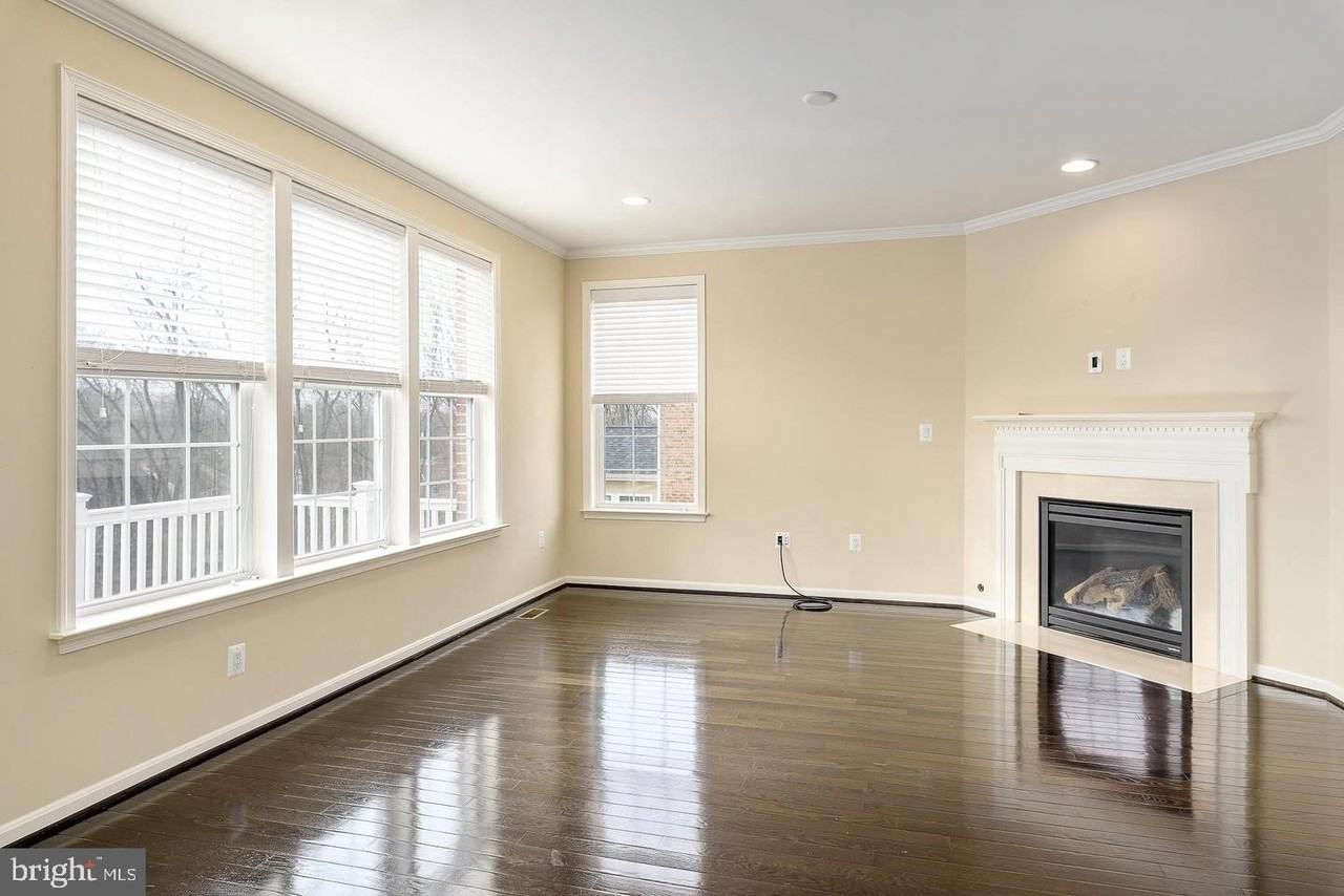 10625 Legacy Ln - Photo 6 of 20