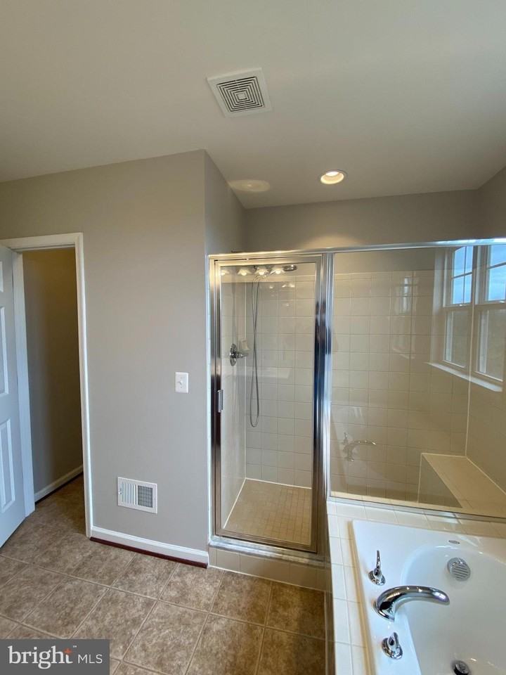 112 Splendor Garden Way - Photo 6 of 50