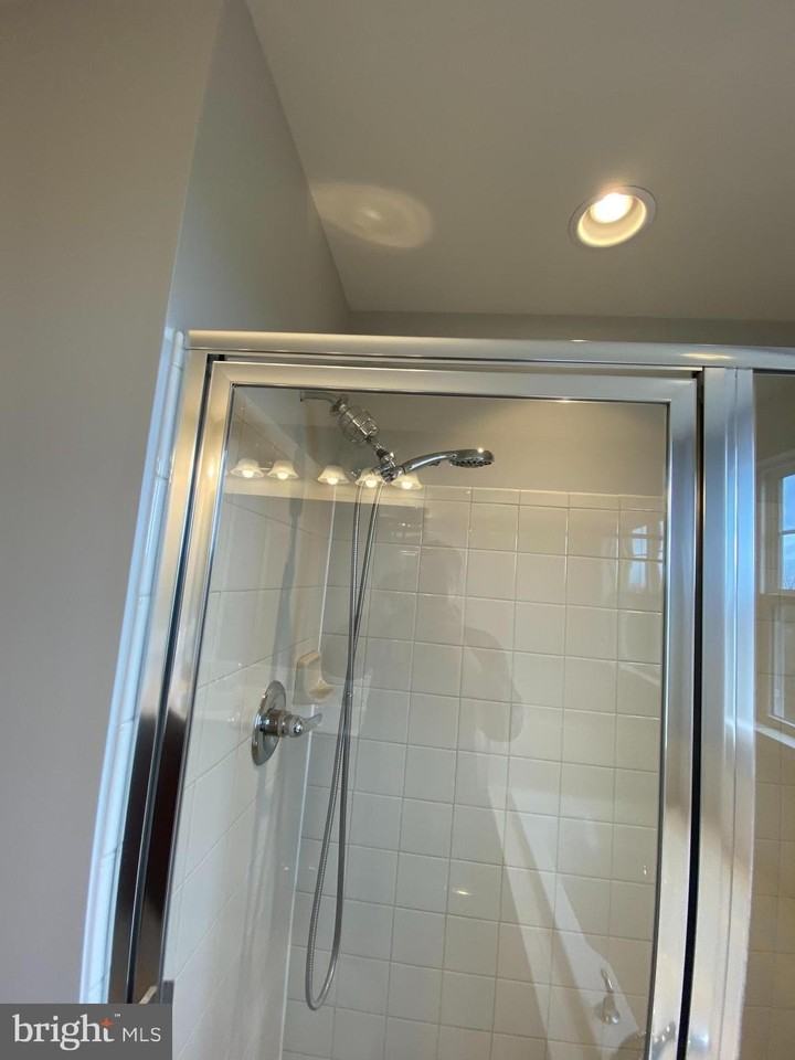 112 Splendor Garden Way - Photo 7 of 50