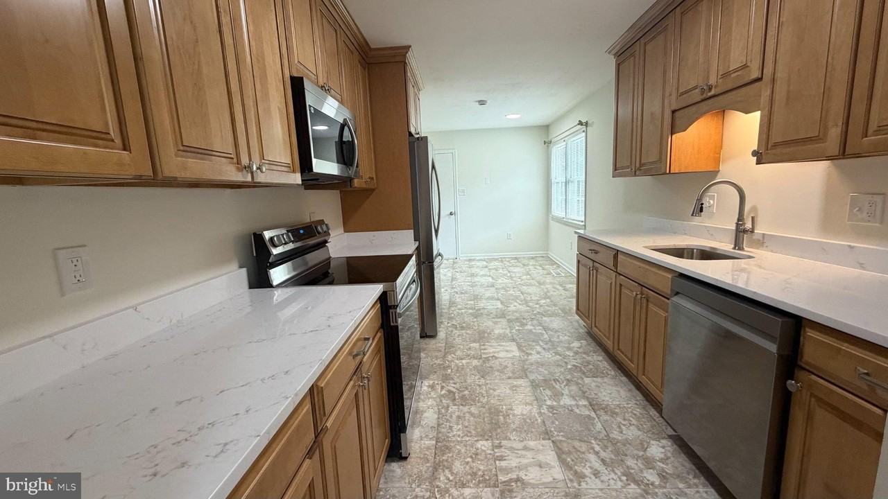 1502 Cerritos Ct - Photo 4 of 27
