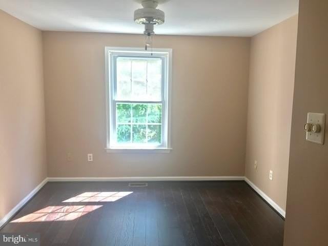 6090 Netherton St - Photo 5 of 16