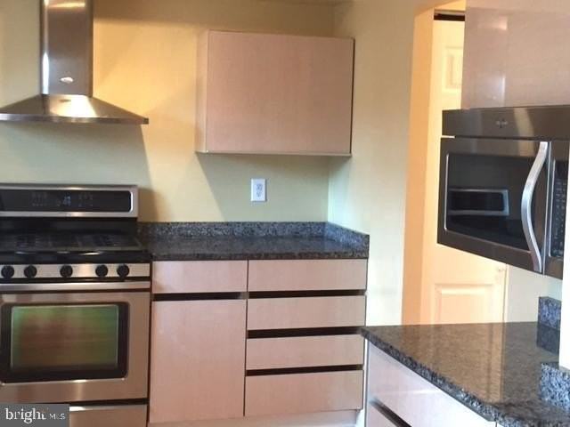 14886 Lambeth Sq - Photo 2 of 15