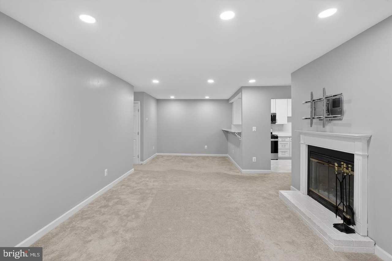 10114 Oakton Terrace Rd - Photo 2 of 34