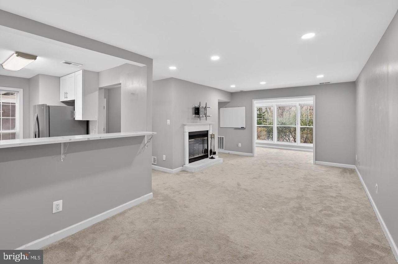 10114 Oakton Terrace Rd - Photo 3 of 34