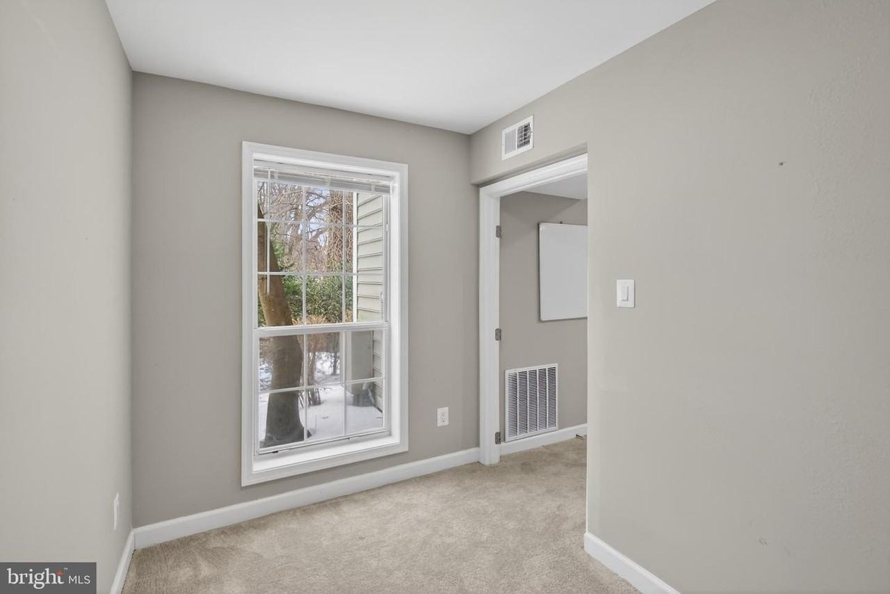 10114 Oakton Terrace Rd - Photo 4 of 34