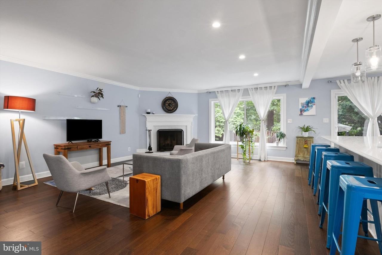 6369 Brampton Ct - Photo 7 of 26