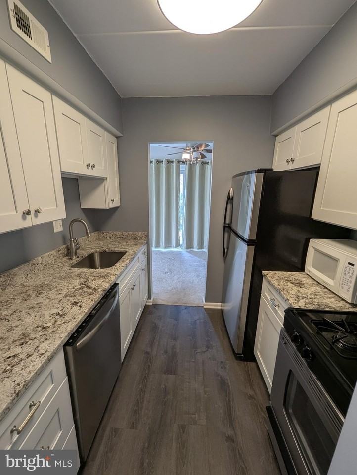 200 Locust St Se #400 - Photo 4 of 24