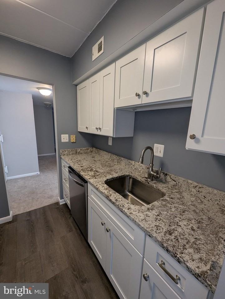 200 Locust St Se #400 - Photo 6 of 24