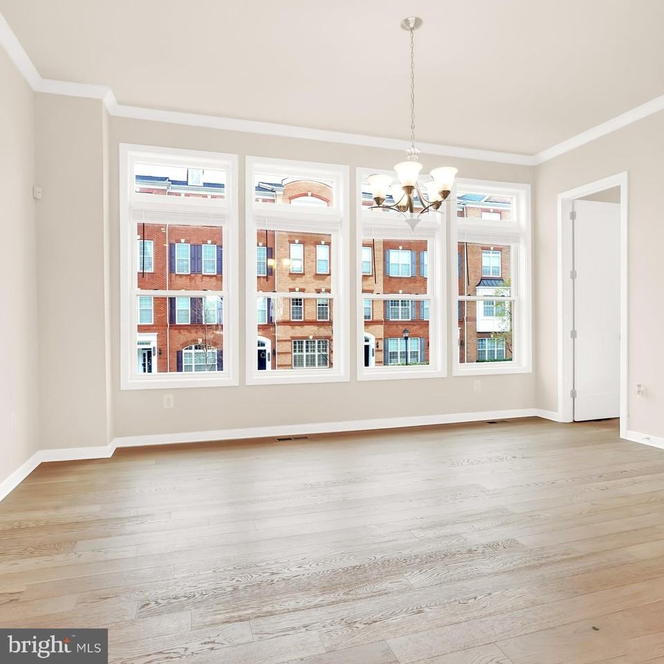 23580 Belvoir Woods Ter - Photo 6 of 29