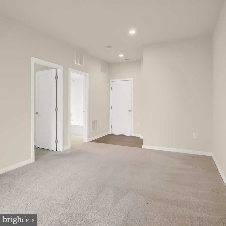23580 Belvoir Woods Ter - Photo 7 of 29