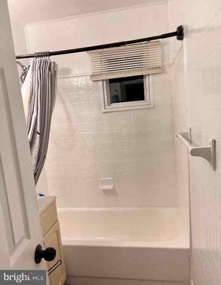 229 Manassas Dr - Photo 4 of 19