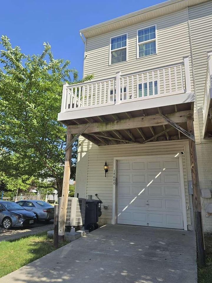 14600 Featherstone Gate Dr - Photo 4 of 20