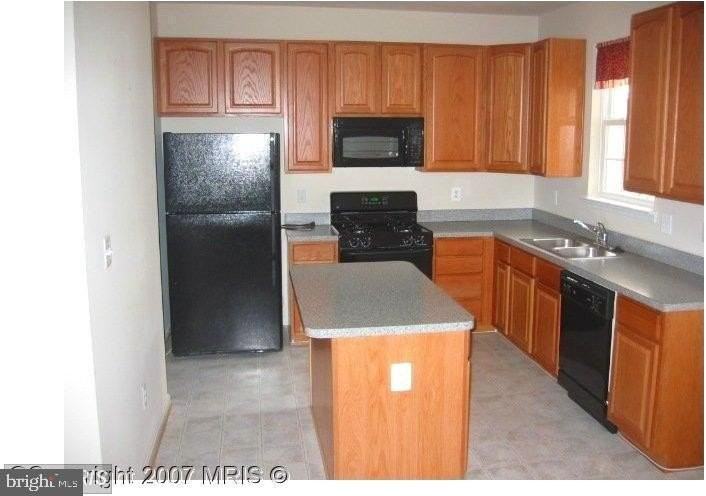 12039 Kemps Landing Cir - Photo 4 of 31