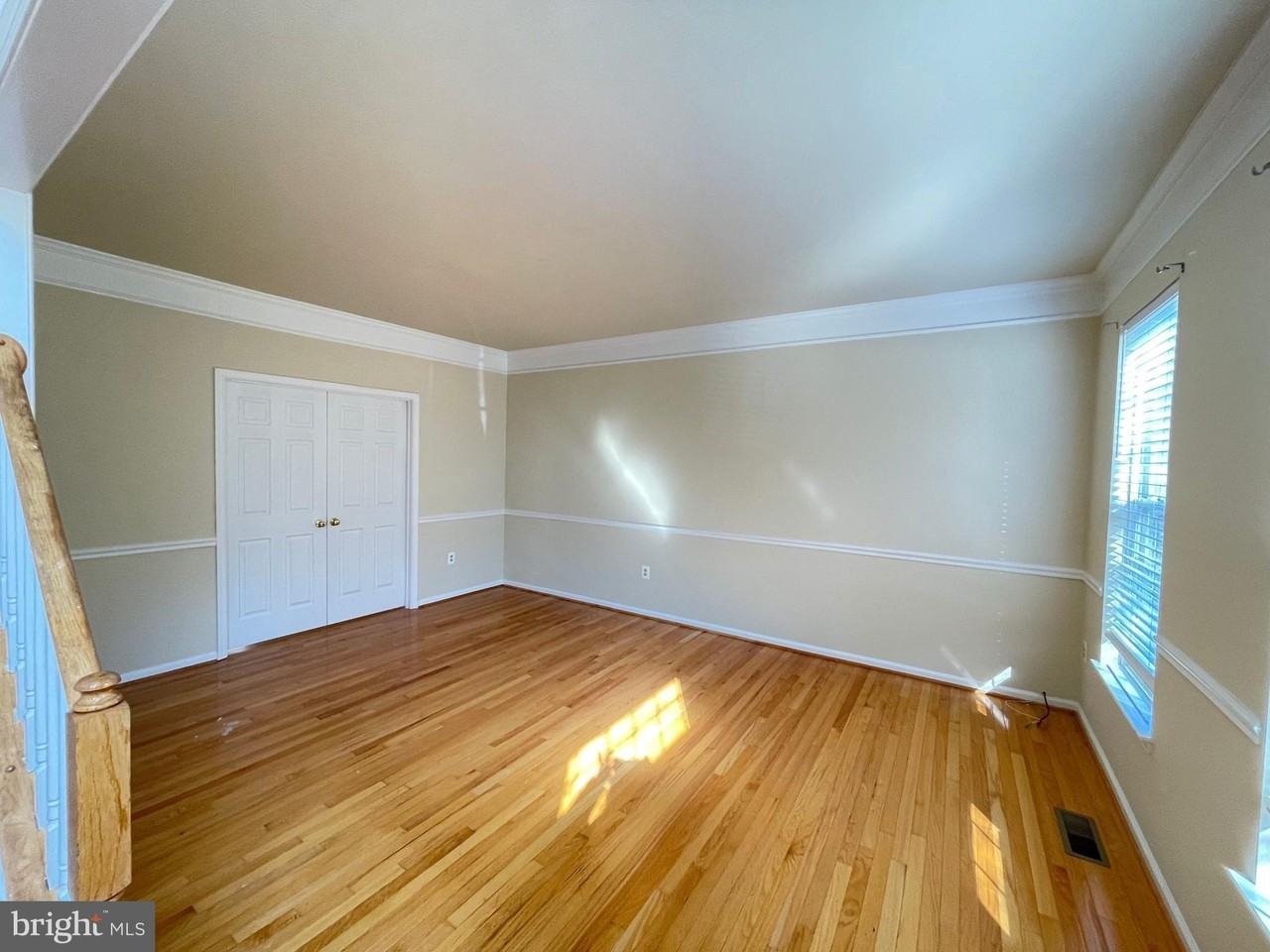 15518 Toddsbury Ln - Photo 3 of 48