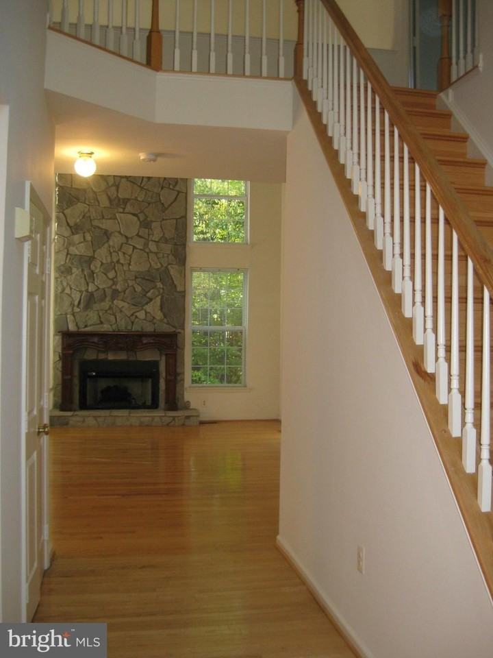 15518 Toddsbury Ln - Photo 4 of 48