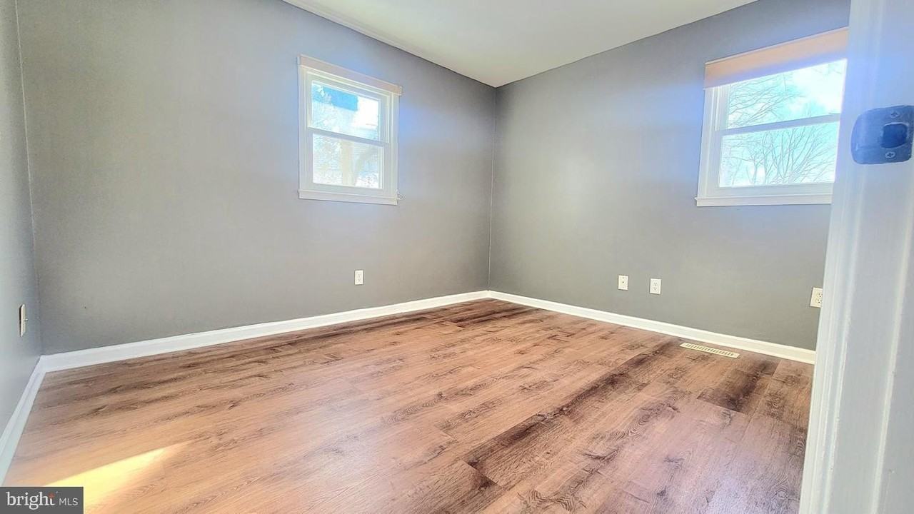 14707 Brook Dr - Photo 7 of 15