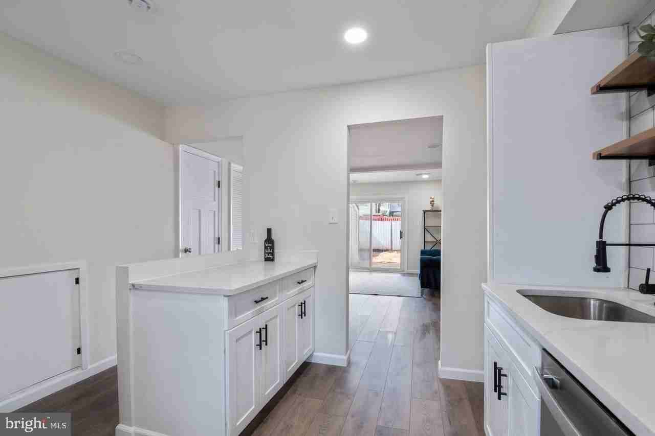 7616 Somerset Ln - Photo 3 of 10