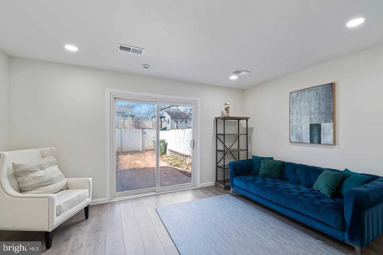 7616 Somerset Ln - Photo 4 of 10