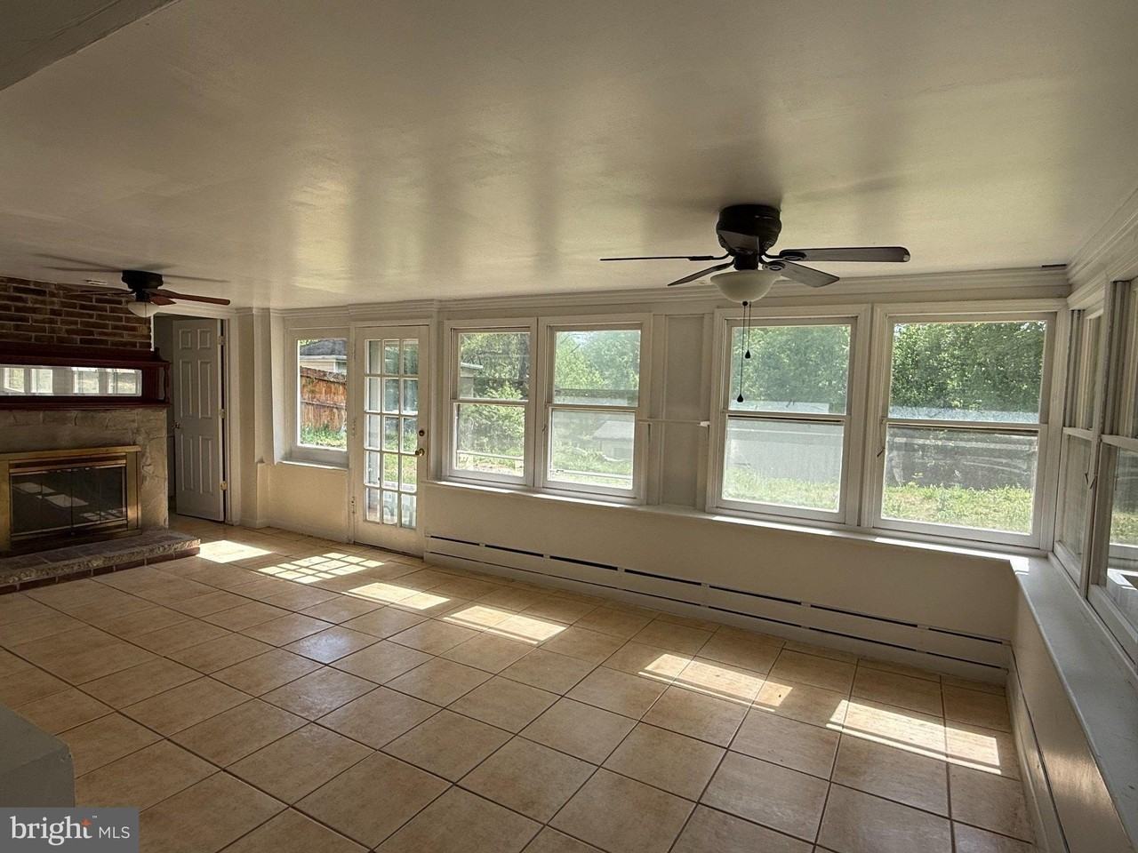14212 Fisher Ave - Photo 3 of 15
