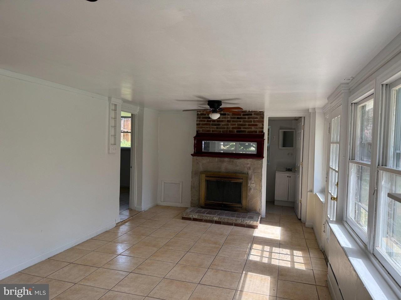14212 Fisher Ave - Photo 4 of 15