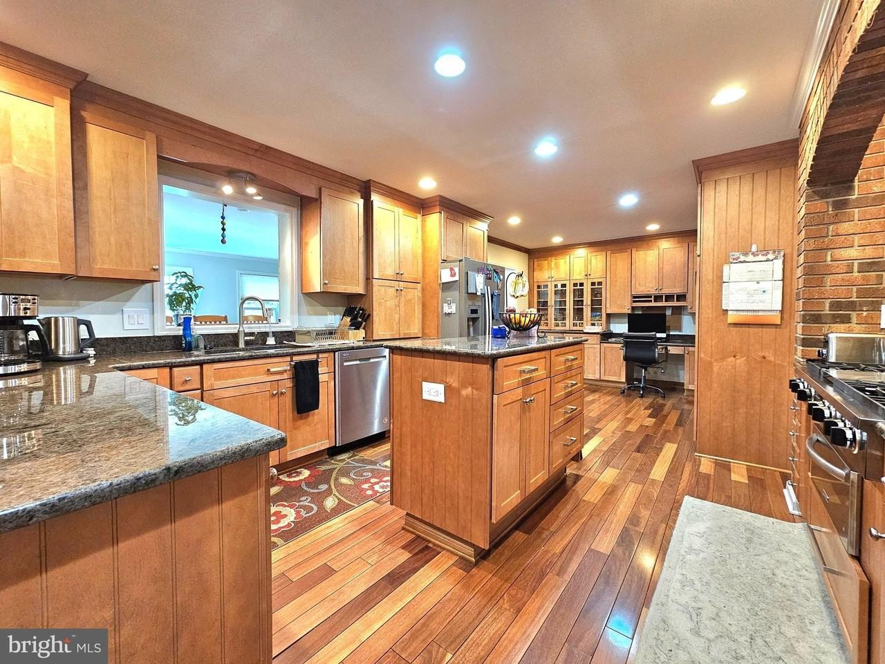 3803 Aquia Dr - Photo 3 of 33