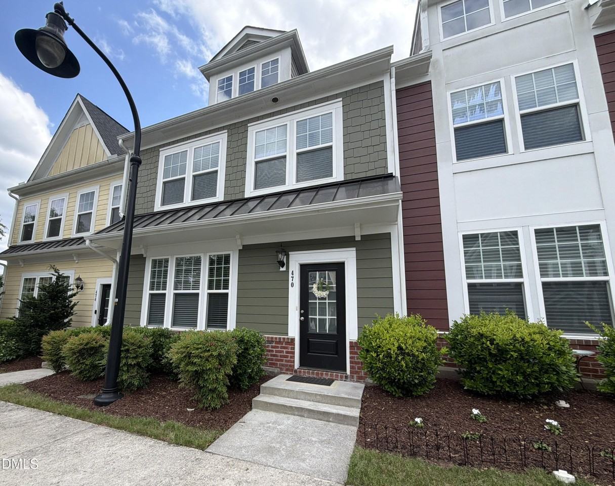 470 Triumph Ln