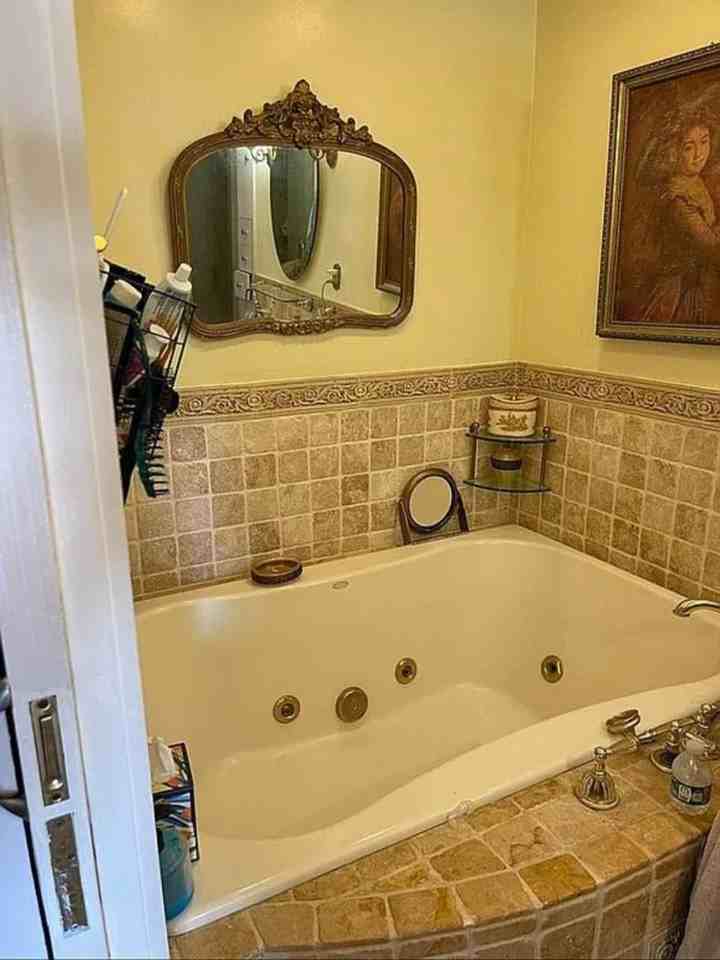 303 E 57th St - Photo 4 of 5