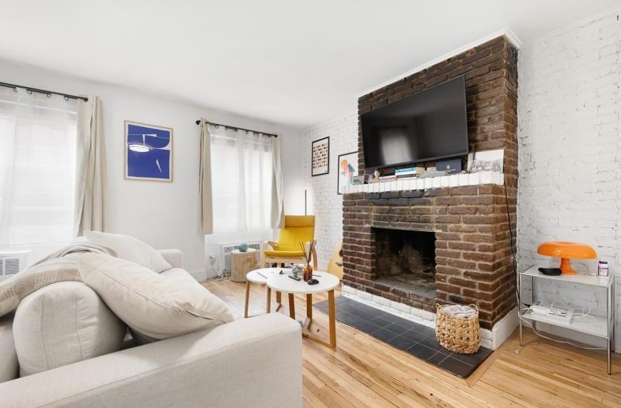 431 W 22nd St - Photo 2 of 10