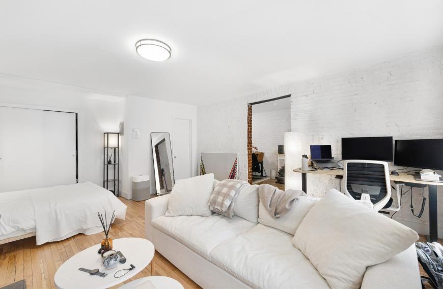 431 W 22nd St - Photo 3 of 10