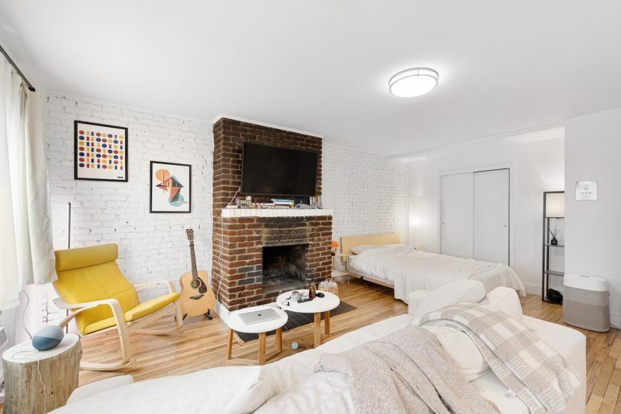431 W 22nd St - Photo 5 of 10