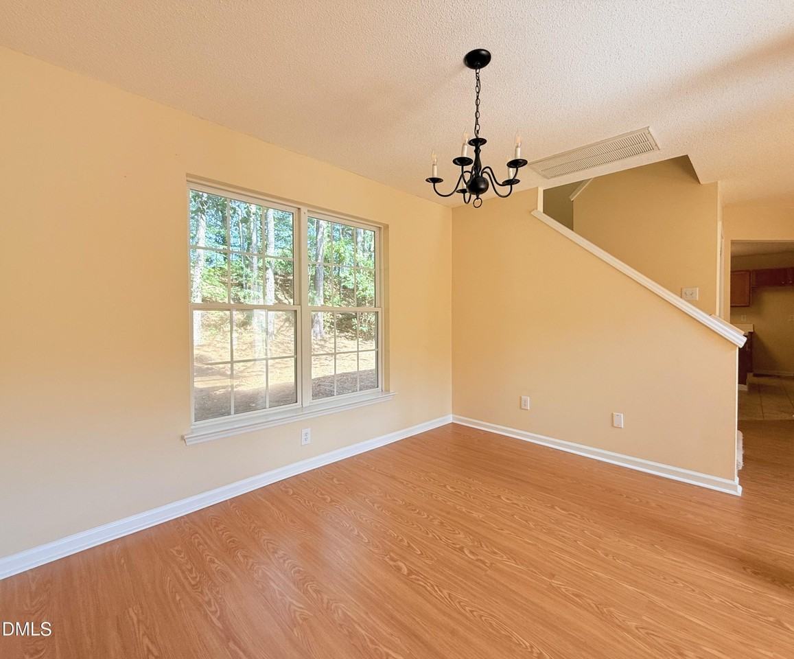 418 Bergen Ave - Photo 7 of 11