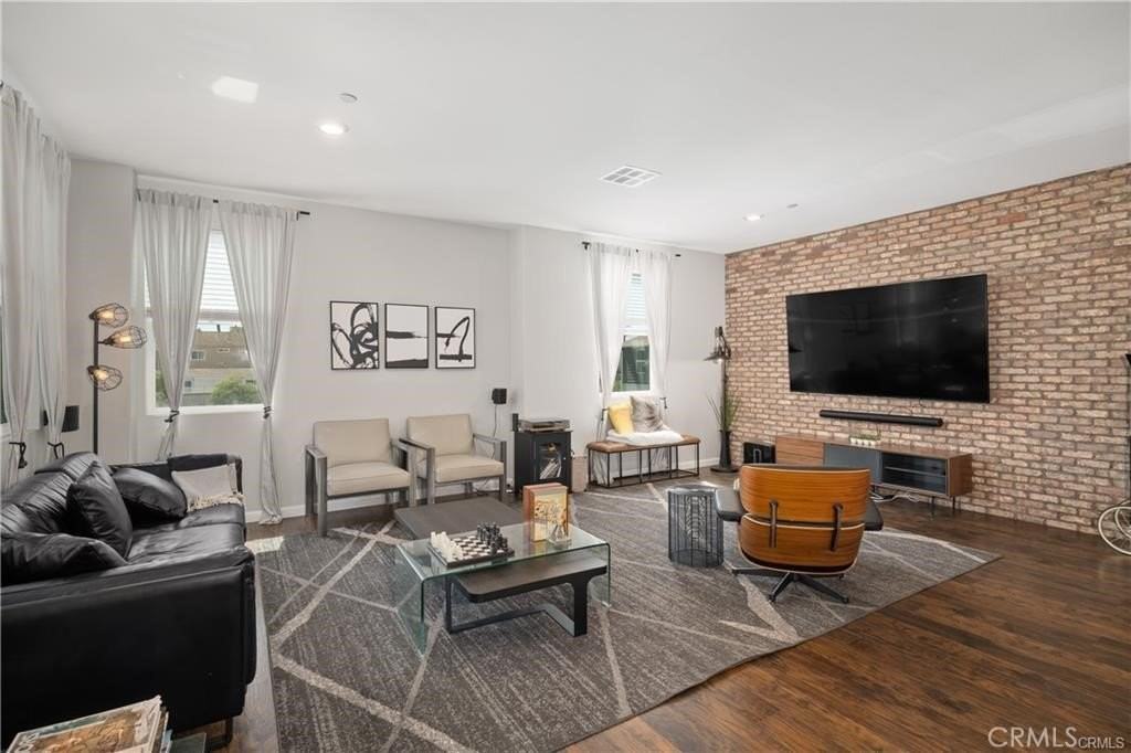 24524 Channel Ct - Photo 4 of 10