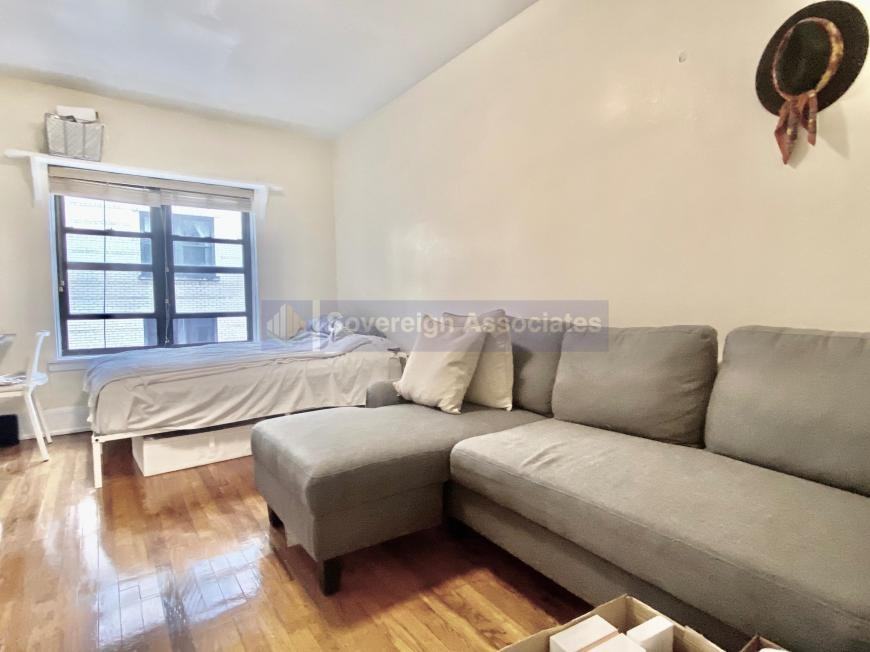 308 W 105th St - Photo 4 of 10