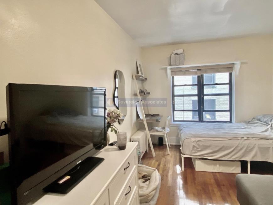 308 W 105th St - Photo 5 of 10