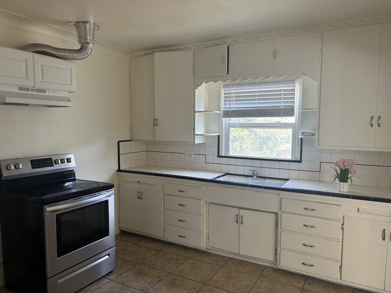 1105 Coffee Rd #B - Photo 2 of 6