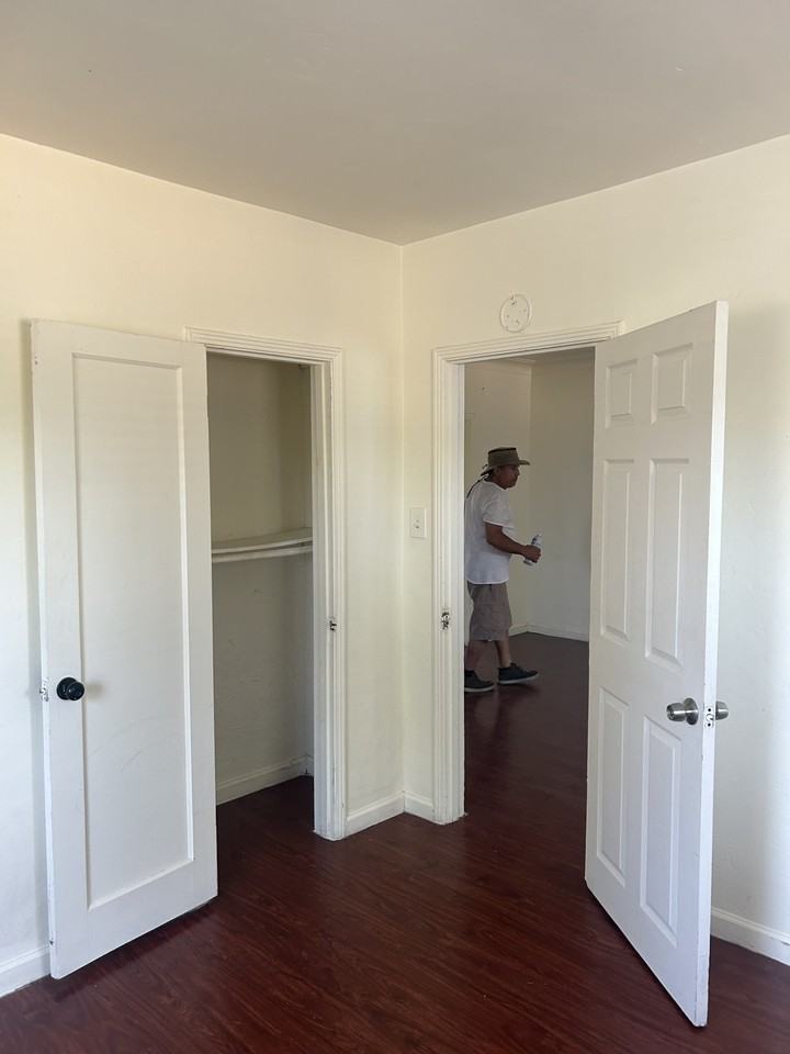 1105 Coffee Rd #B - Photo 3 of 6