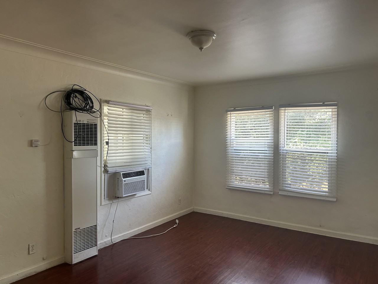 1105 Coffee Rd #B - Photo 4 of 6